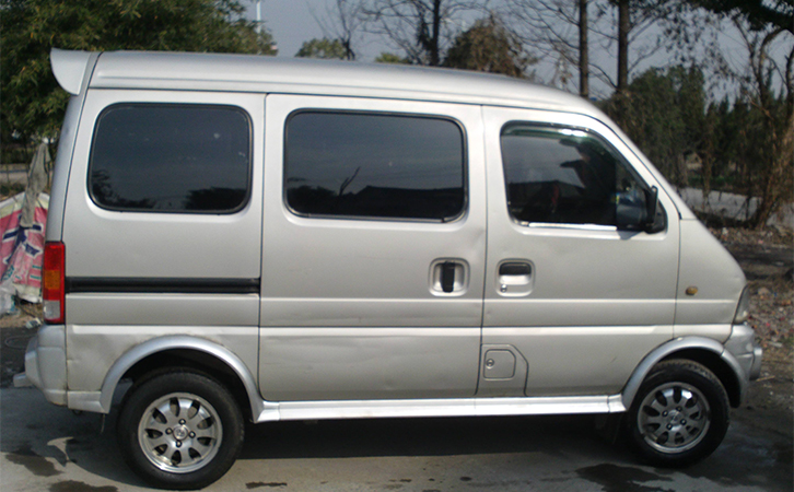 亮窗行動違規(guī)面包車